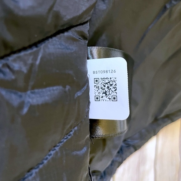 The North Face Men’s ThermoBall Trekker Jacket In Black - Picture 8 of 9